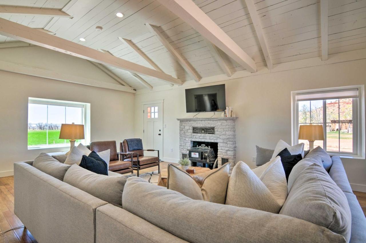 Modern Ranch House With Fire Pit And Valley Views คาแนบ ภายนอก รูปภาพ